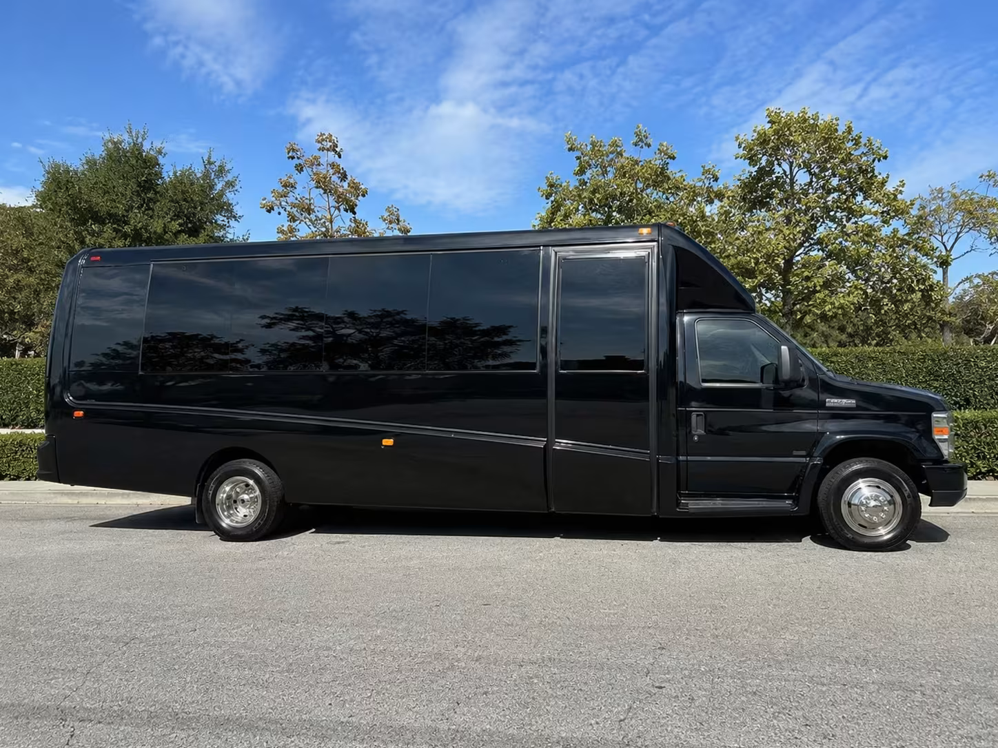 sandy 20 passenger minibus rental