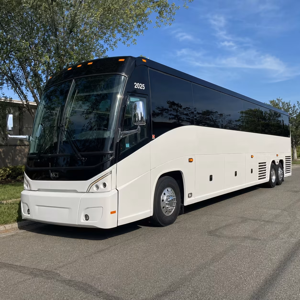 sandy employee shuttle buses for daily office commutes